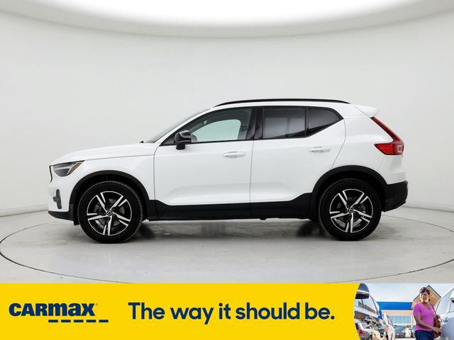 2024 Volvo XC40 Core Bright Theme