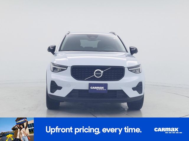 2024 Volvo XC40 Core Bright Theme