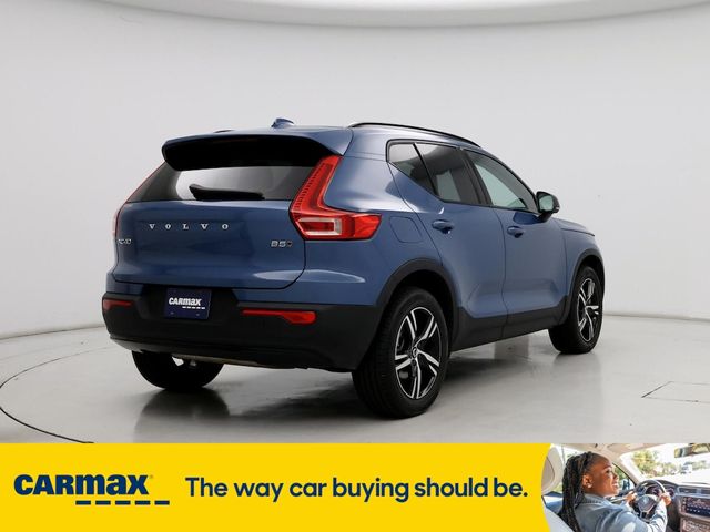 2024 Volvo XC40 Core Bright Theme