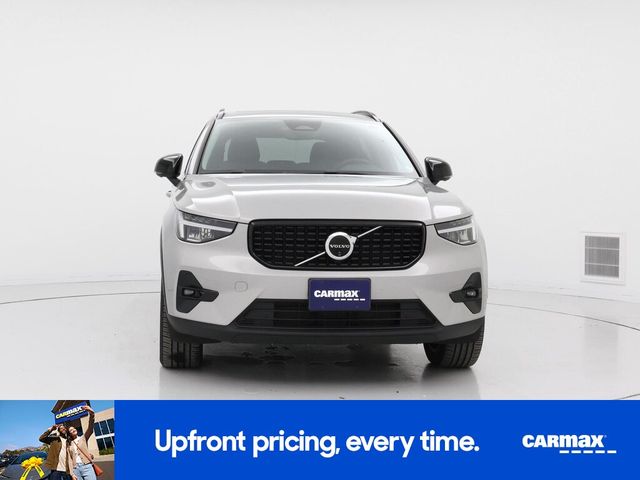 2024 Volvo XC40 Plus Dark Theme