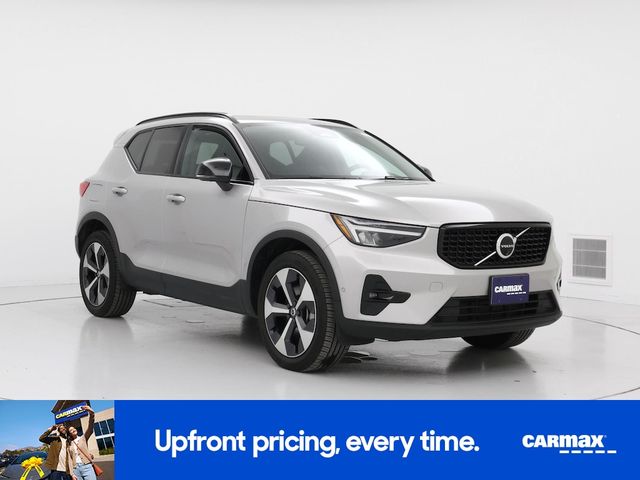 2024 Volvo XC40 Plus Dark Theme