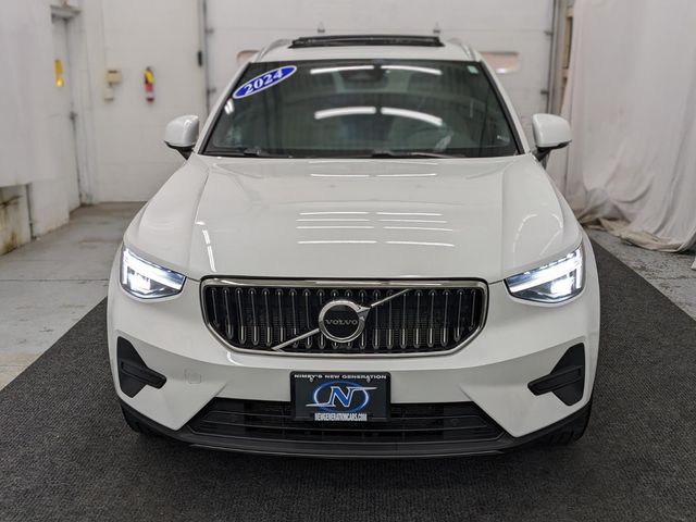 2024 Volvo XC40 Core Bright Theme