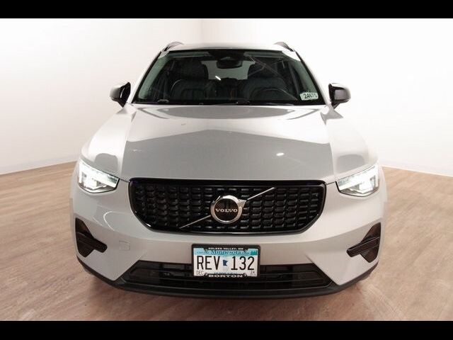 2024 Volvo XC40 Core Bright Theme