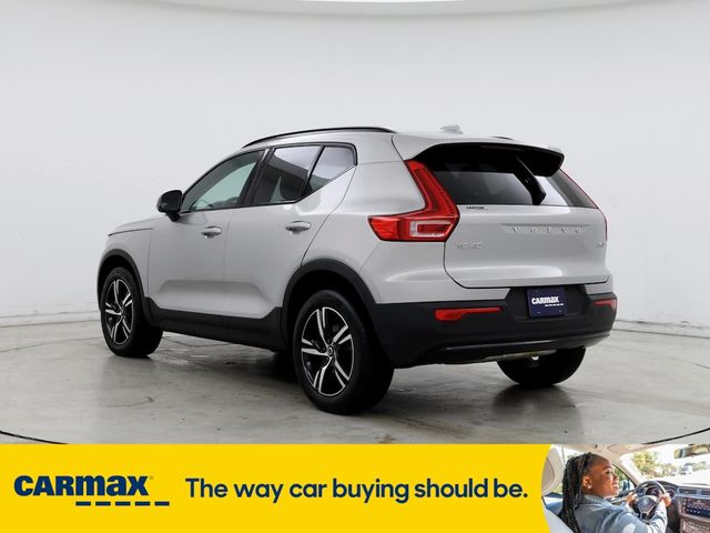 2024 Volvo XC40 Core Dark Theme