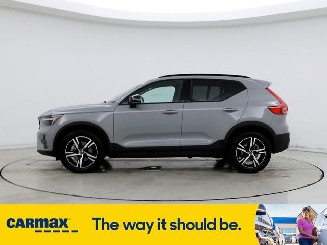 2024 Volvo XC40 Core Dark Theme