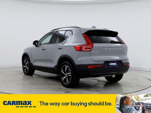 2024 Volvo XC40 Core Dark Theme