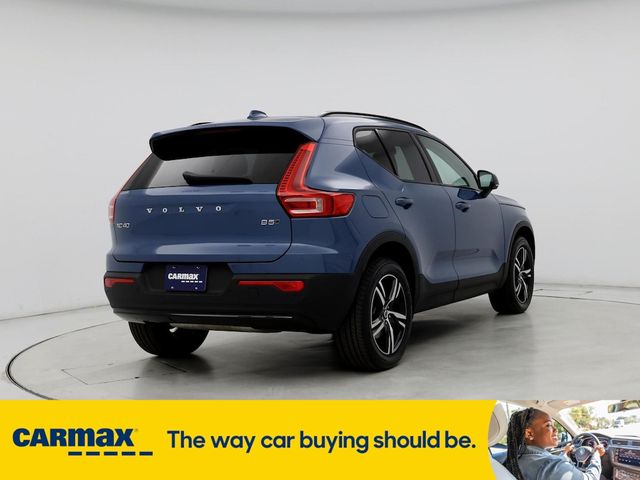 2024 Volvo XC40 Core Dark Theme