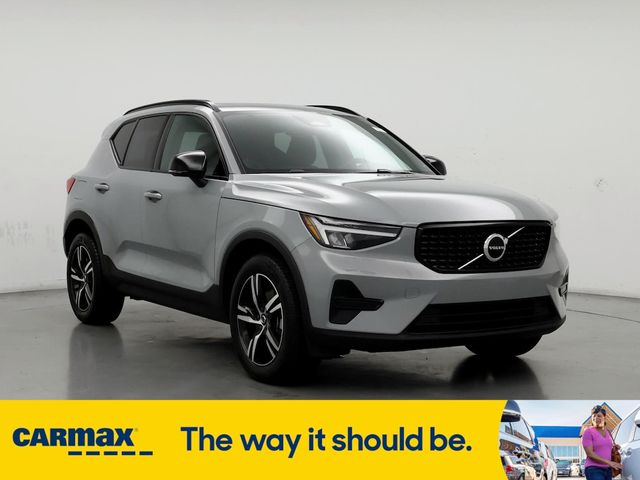 2024 Volvo XC40 Core Dark Theme