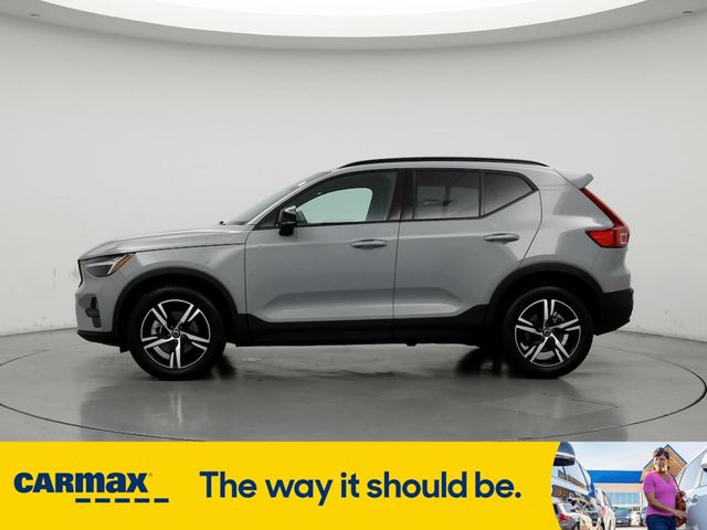 2024 Volvo XC40 Core Dark Theme