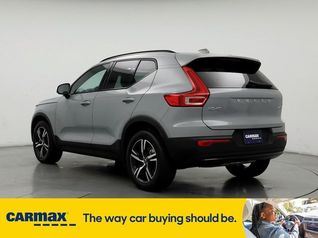 2024 Volvo XC40 Core Dark Theme