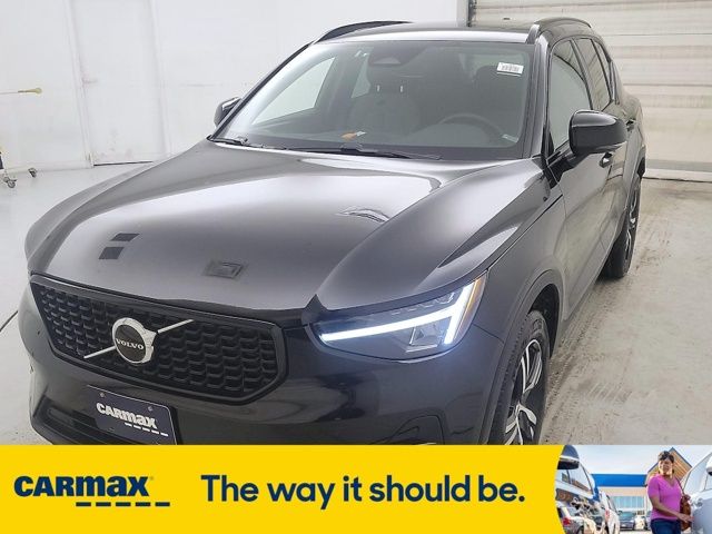 2024 Volvo XC40 Core Dark Theme