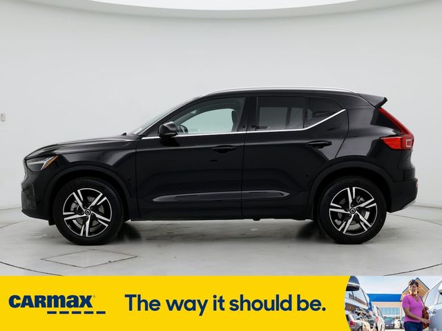 2024 Volvo XC40 Core Dark Theme