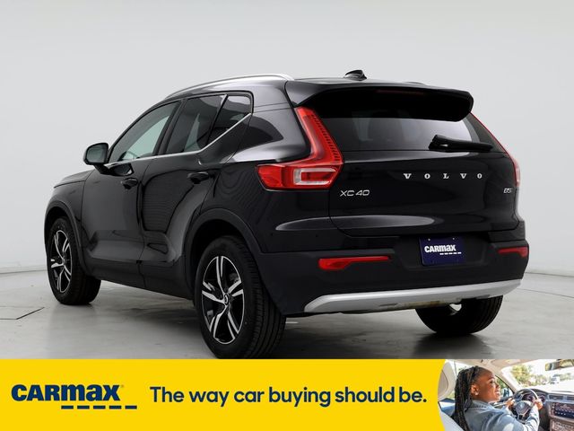 2024 Volvo XC40 Core Dark Theme