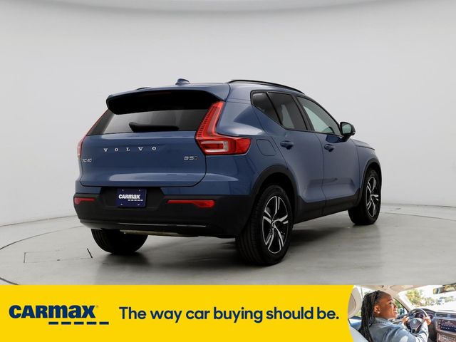 2024 Volvo XC40 Core Dark Theme