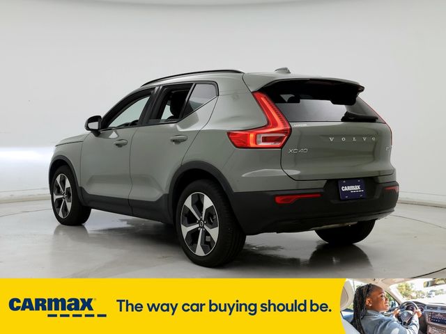 2024 Volvo XC40 Core Dark Theme