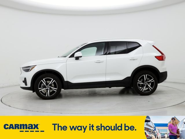 2024 Volvo XC40 Core Dark Theme