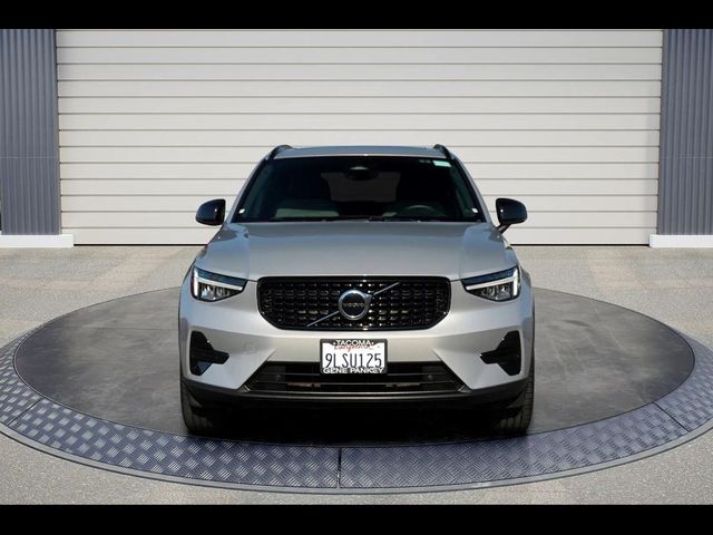 2024 Volvo XC40 Core Dark Theme
