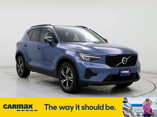 2024 Volvo XC40 Core Dark Theme