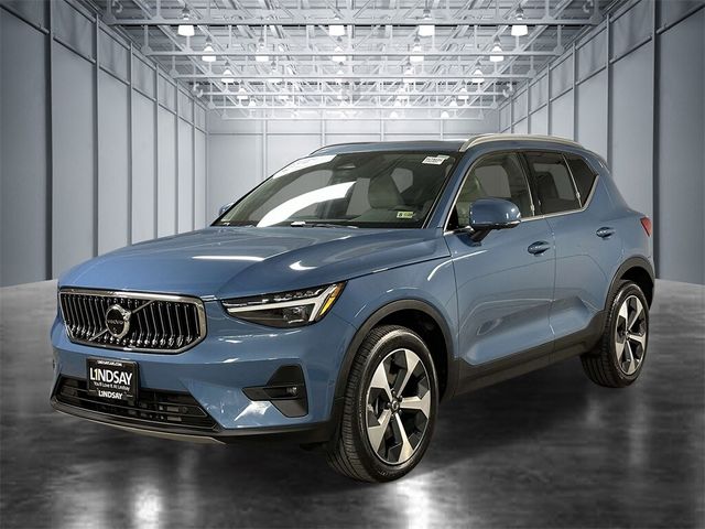 2024 Volvo XC40 Plus Bright Theme