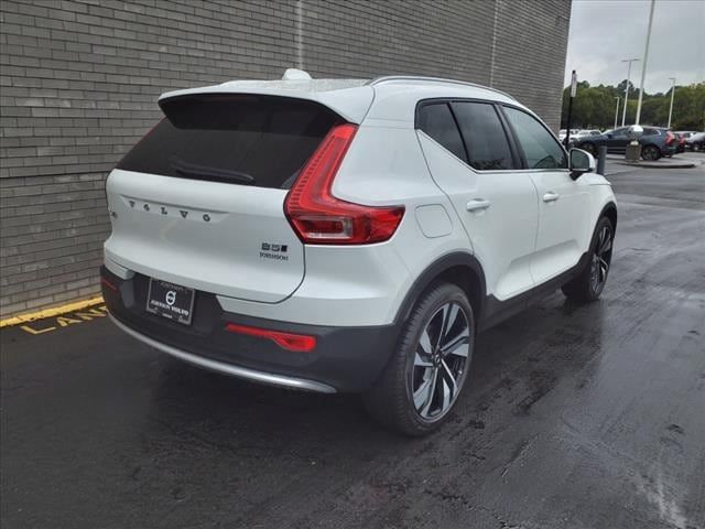 2024 Volvo XC40 Plus Bright Theme