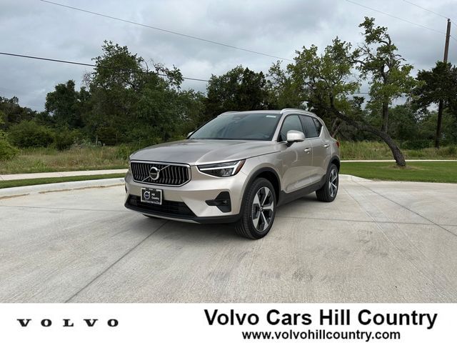 2024 Volvo XC40 Plus Bright Theme