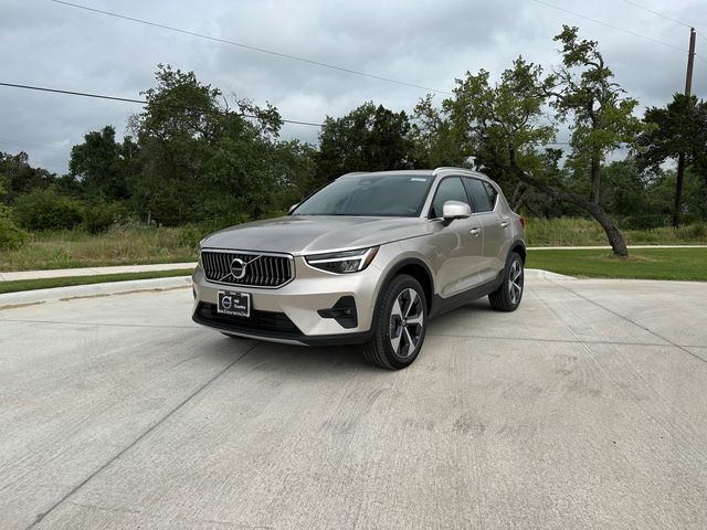 2024 Volvo XC40 Plus Bright Theme