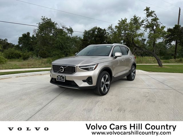 2024 Volvo XC40 Plus Bright Theme