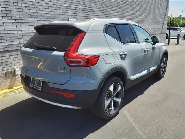 2024 Volvo XC40 Plus Bright Theme