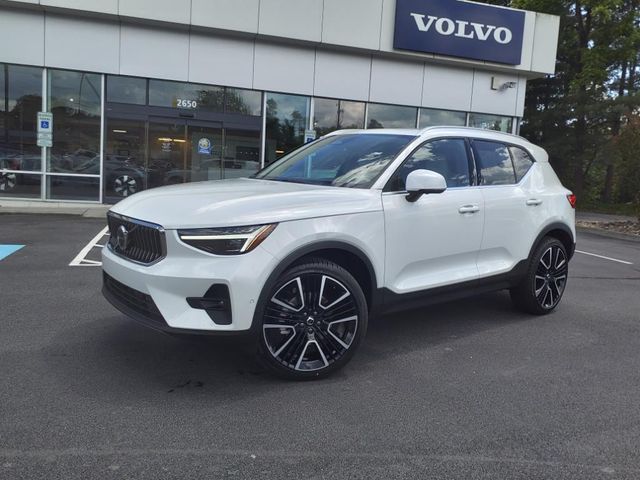 2024 Volvo XC40 Plus Bright Theme