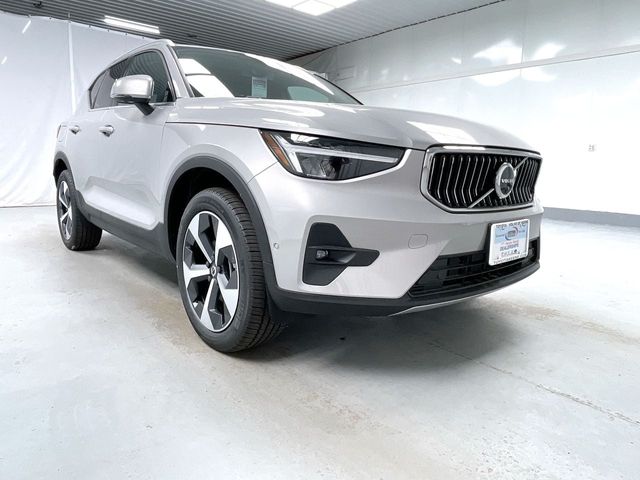 2024 Volvo XC40 Plus Bright Theme