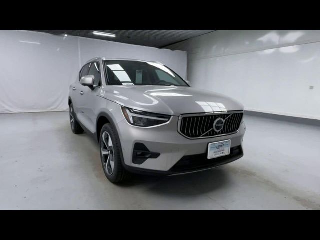 2024 Volvo XC40 Plus Bright Theme