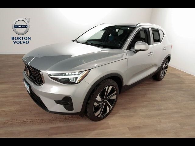 2024 Volvo XC40 Plus Bright Theme