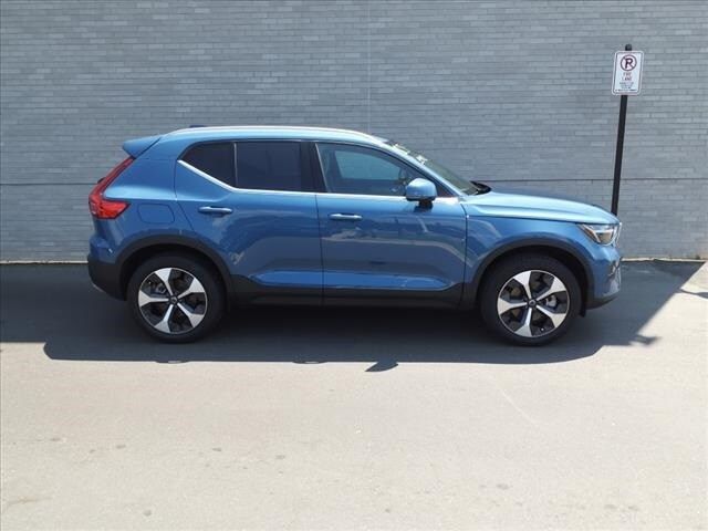 2024 Volvo XC40 Plus Bright Theme