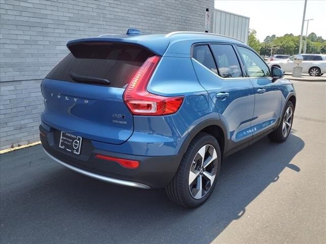 2024 Volvo XC40 Plus Bright Theme