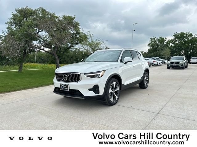 2024 Volvo XC40 Plus Bright Theme