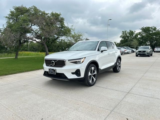 2024 Volvo XC40 Plus Bright Theme