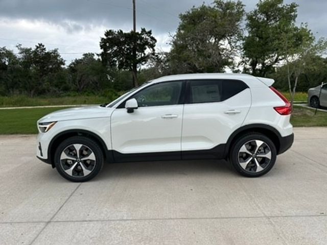 2024 Volvo XC40 Plus Bright Theme