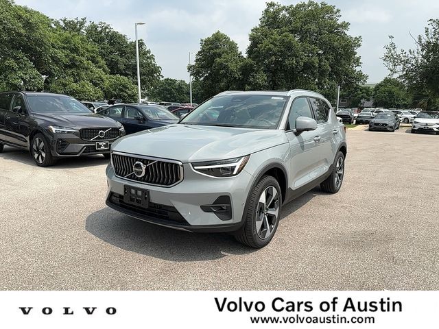 2024 Volvo XC40 Plus Bright Theme