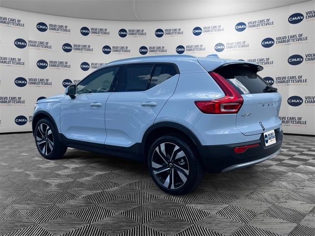 2024 Volvo XC40 Plus Bright Theme