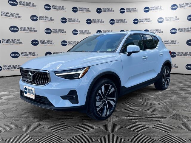 2024 Volvo XC40 Plus Bright Theme