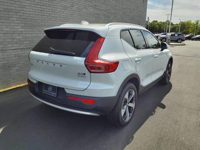 2024 Volvo XC40 Plus Bright Theme