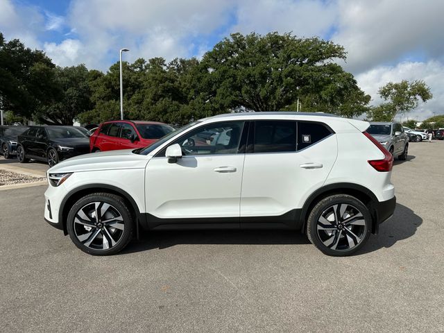 2024 Volvo XC40 Plus Bright Theme