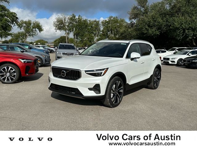 2024 Volvo XC40 Plus Bright Theme