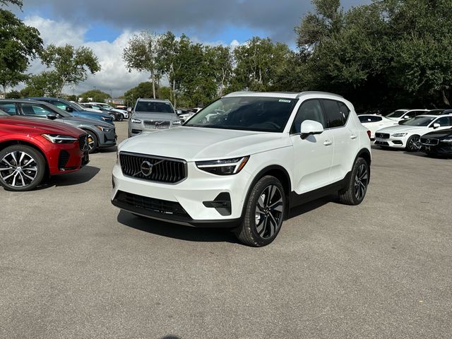 2024 Volvo XC40 Plus Bright Theme