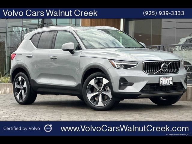 2024 Volvo XC40 Plus Bright Theme