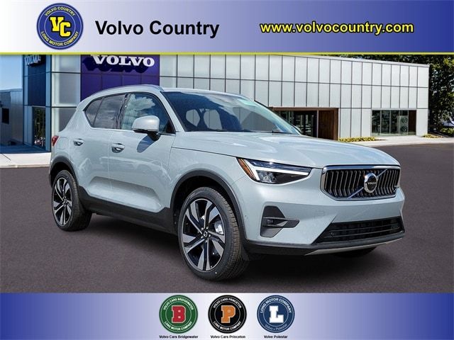 2024 Volvo XC40 Plus Bright Theme