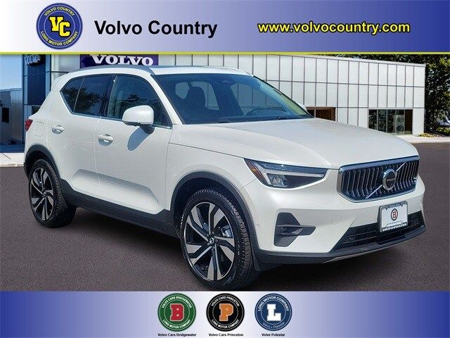 2024 Volvo XC40 Plus Bright Theme