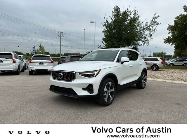 2024 Volvo XC40 Plus Bright Theme