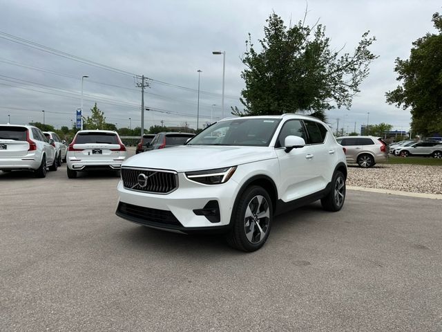 2024 Volvo XC40 Plus Bright Theme