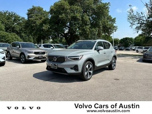 2024 Volvo XC40 Plus Bright Theme